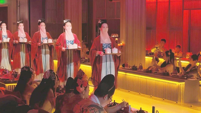 New dining style in Beijing's culinary theater takes diners on multisensory journey.jpg New dining style in Beijing's culinary theater takes diners on multisensory journey.jpg