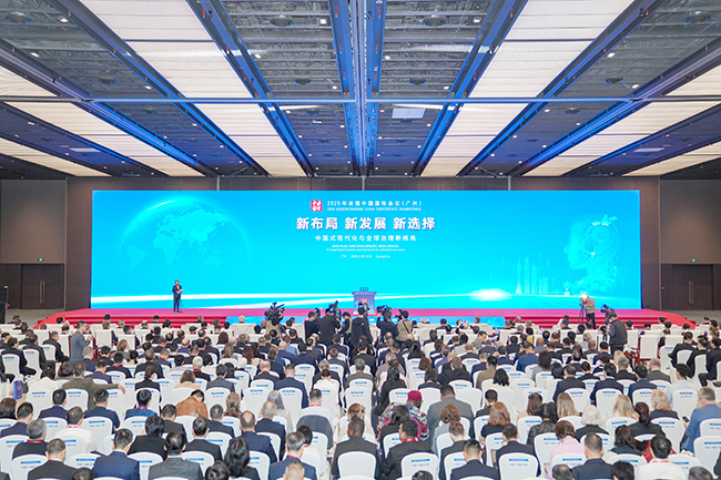 Staff operated Leju's KUAVO robot using VR equipment.jpg