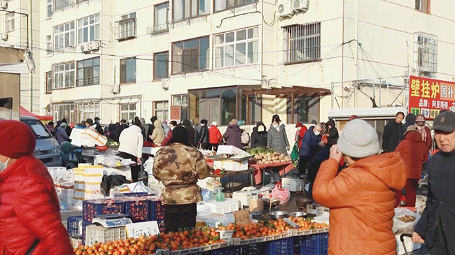 Seafood sales surge at Qingdao market before Chinese New Year.jpg