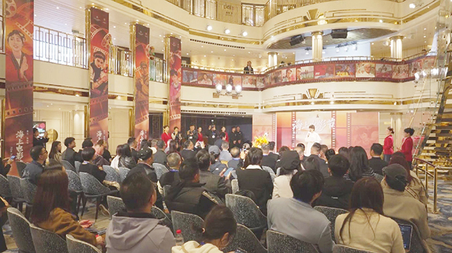 1，头条 首届海上电影节在中国首艘国产大型邮轮上启幕.jpg