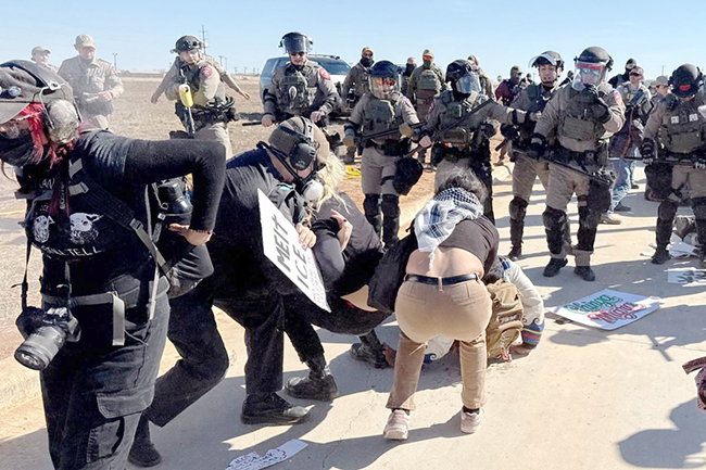 3,知名艺人联名要求美国关闭ICE迪利中心.jpg 3,知名艺人联名要求美国关闭ICE迪利中心.jpg