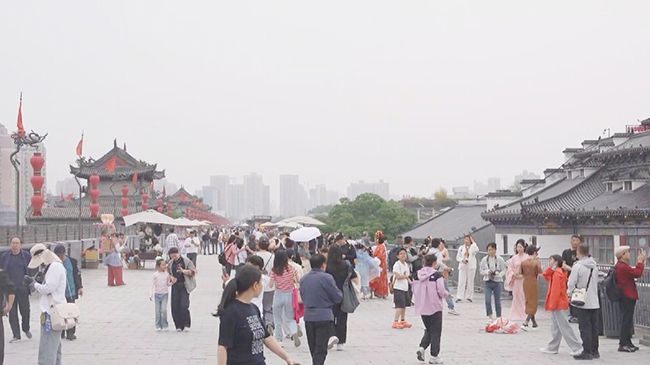 Scenic areas improve services for elderly tourists.jpg