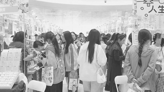 China sees surge in non-cash transaction volume during May Day holiday.jpg