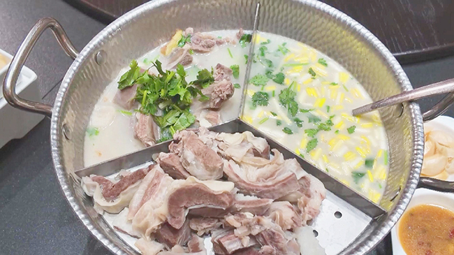 Traditional mutton-eating custom sparks folk tourism in China during summertime.jpg