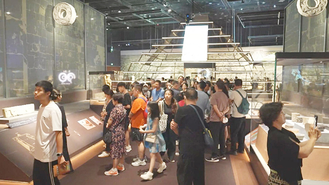 Maya, Andean artifacts draw summer crowds at Beijing museum.jpg